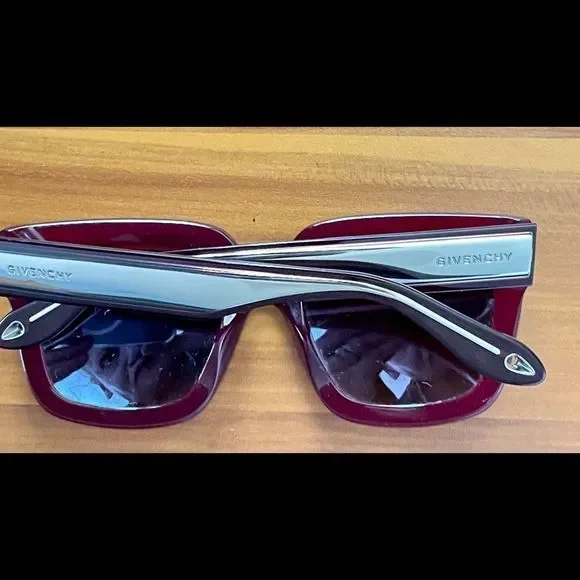 Timeless Authentic Givenchysunglasses - www  display picture 1